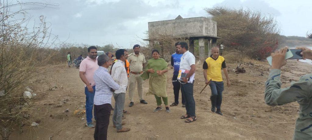 Biporjoy Cyclone Impact Begins in Bhavnagar District: Half an Inch of Rain in the Afternoon with High Wind, Three People Injured in Mahuva, Many Evacuate