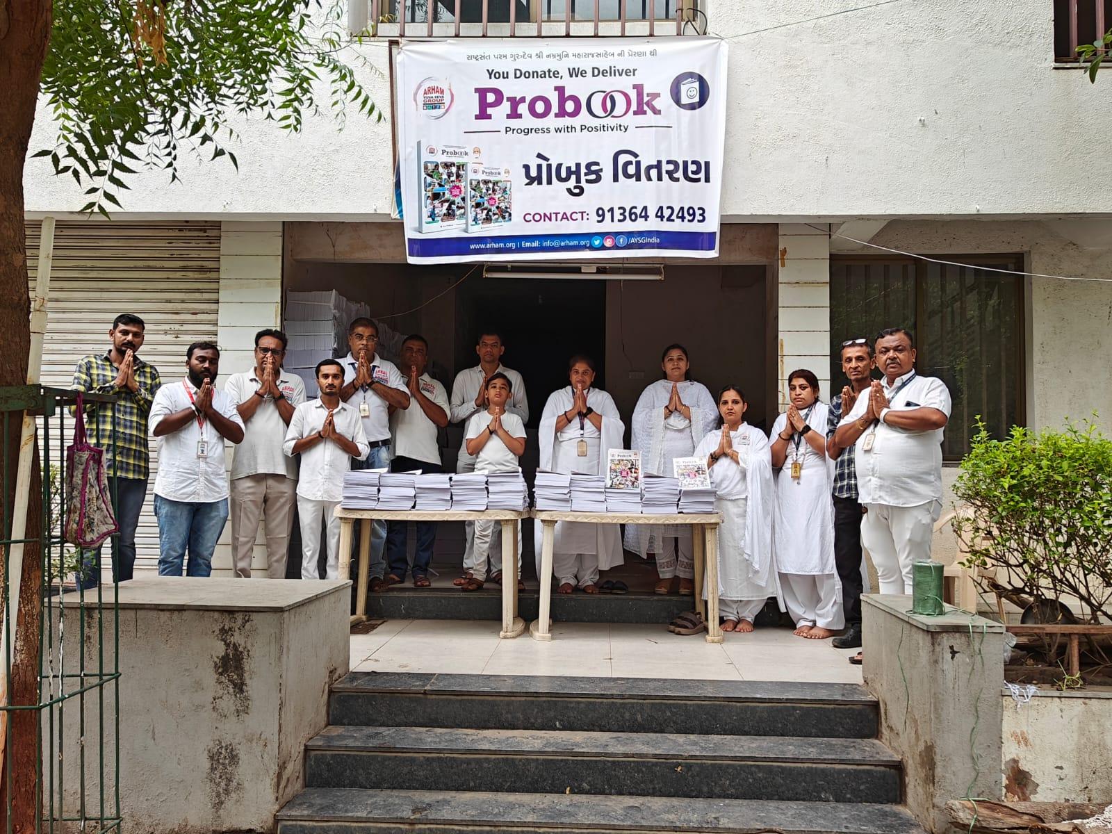 distribution-of-full-skate-book-at-concessional-rate-to-students-by-arham-yuva-seva-group-of-bhavnagar