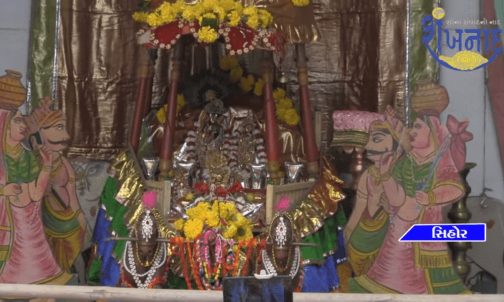 At the Gopallal Temple in Sihore, Kitan was sung on the second day of Ashadhi.