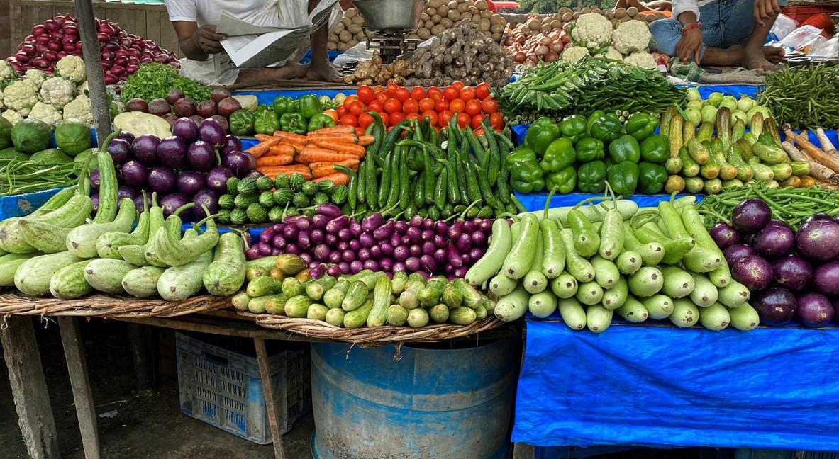 in-sihore-the-prices-of-vegetables-went-up-housewives-panicked-as-tomato-chili-prices-crossed-100