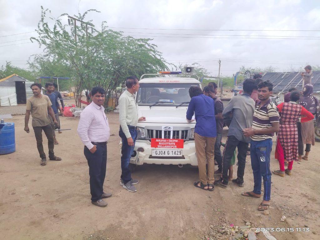 Biporjoy Cyclone Impact Begins in Bhavnagar District: Half an Inch of Rain in the Afternoon with High Wind, Three People Injured in Mahuva, Many Evacuate