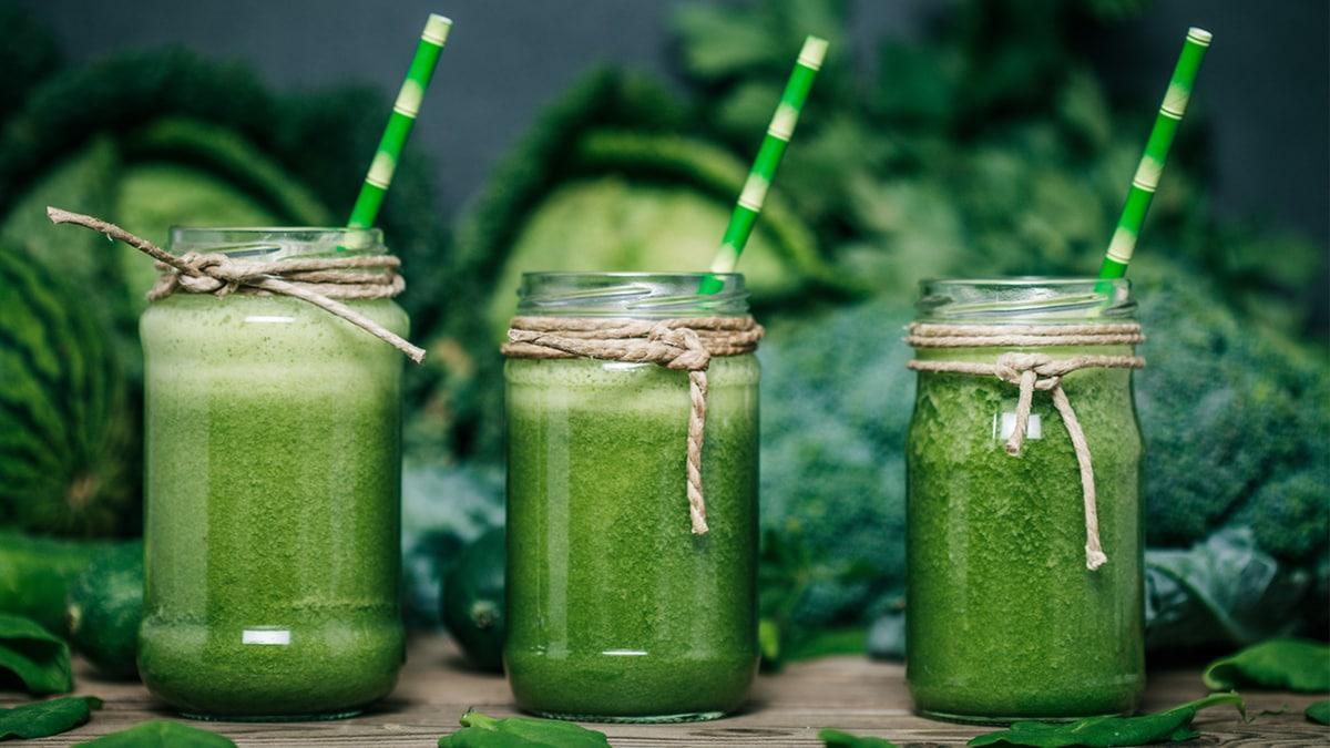 This green juice is an enemy of waist fat, it also removes stomach problems