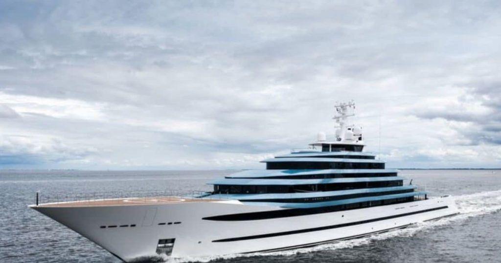 A girl working on a sea boat has revealed the secrets of billionaires, you will be shocked to know her strange hobby