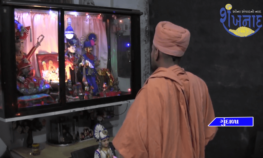 Pujaya Pavitra Vallabhdas Swami from Loyadham at Gudala performed Pawan Padhramani at Swaminarayan Seva Kendra.