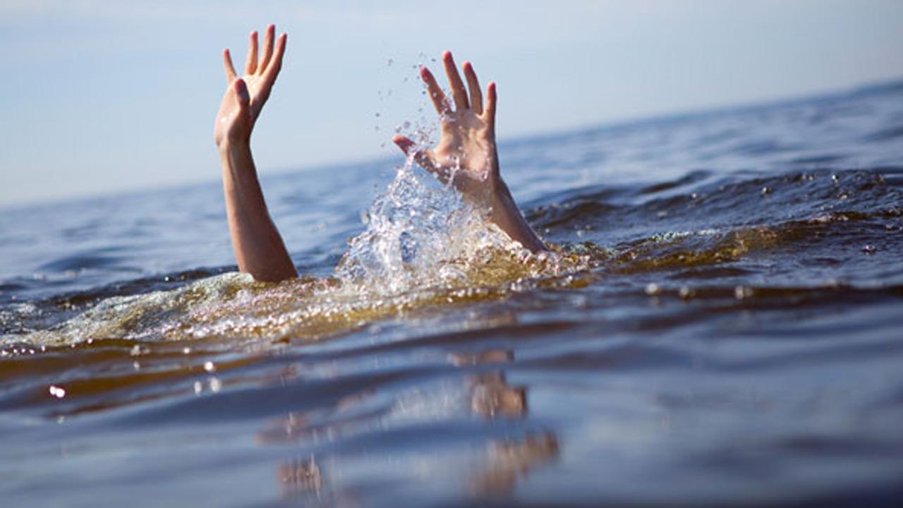 Seeing four youths drowning in the sea, a BJP MLA jumped in, saving the lives of three
