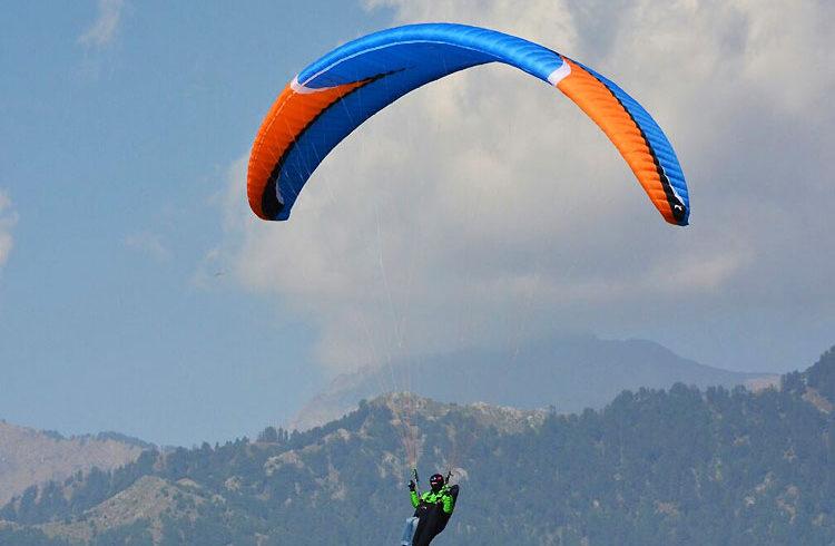 If you are fond of paragliding, enjoy an adventure in these places in India