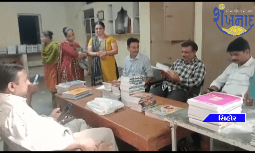 Shrimaru Kansara Jati distributed free notebooks and books to all the students.