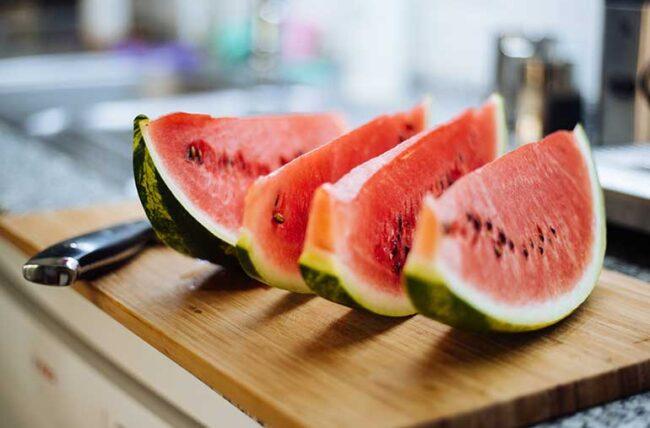 Is it beneficial or harmful to eat watermelon by sprinkling salt on it? know