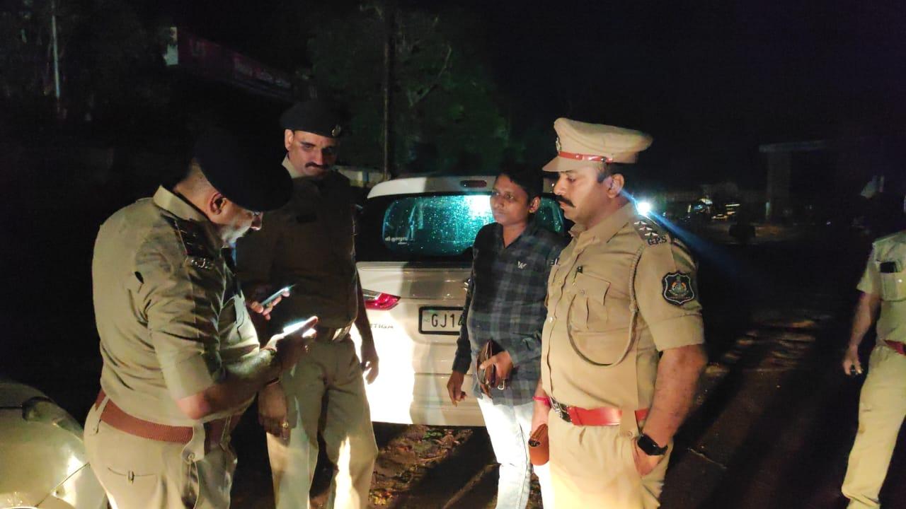 Sihore Rath Yatra Count Down: DySP Mihir Baraiah and staff patrolled the Rath Yatra route on foot.