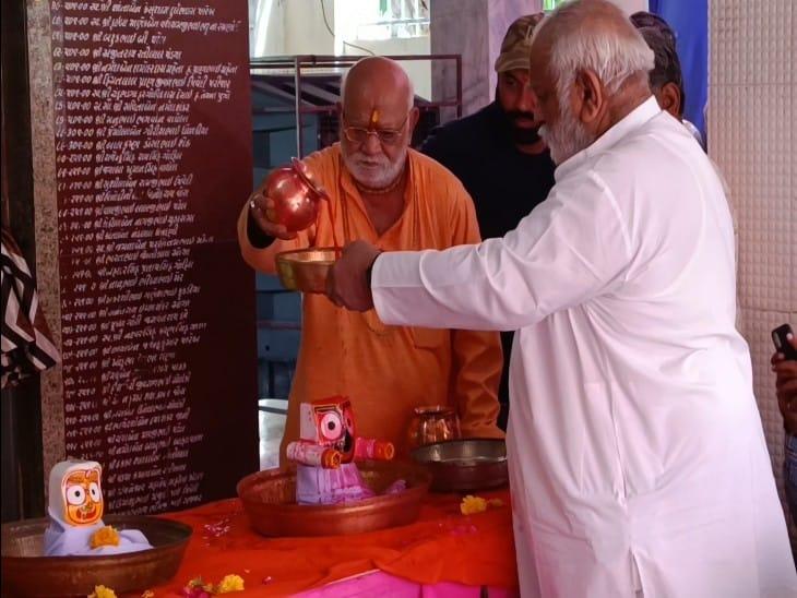 Jalabhishek ceremony was held before Rath Yatra to be held at Bhavnagar