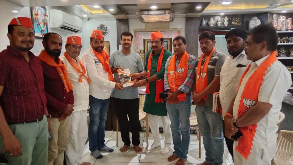 contact support; Visit of pioneers at Sihore in special presence of Bharatbhai Mer