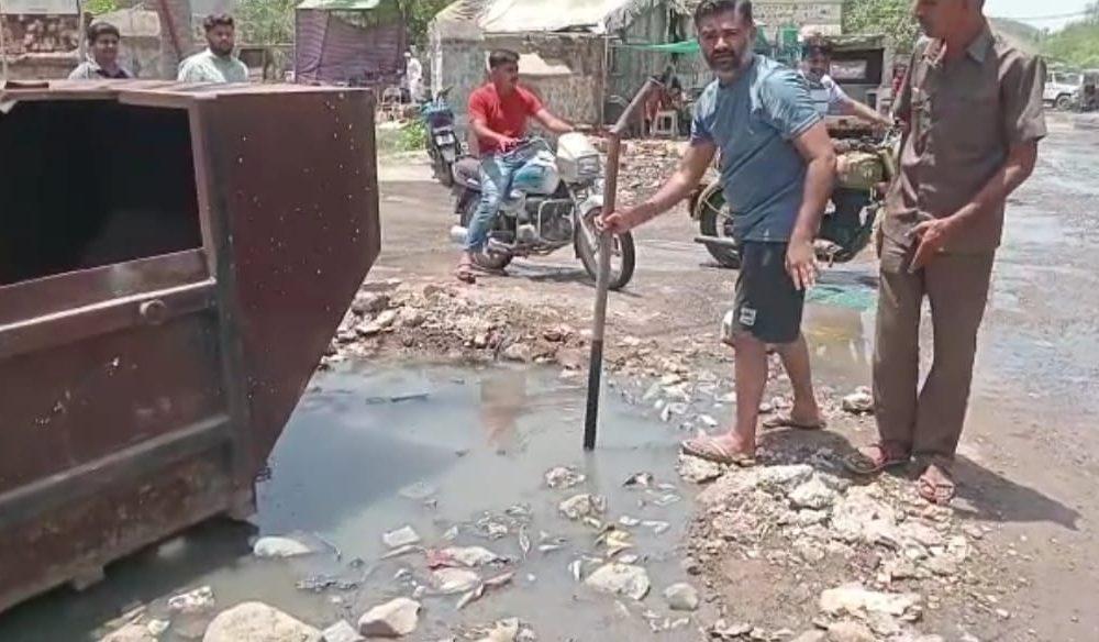 Dedicated to officers of the system; Serious sewage problem around Sihore Tana Chokdi Rajput Society