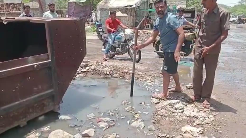 Dedicated to officers of the system; Serious sewage problem around Sihore Tana Chokdi Rajput Society