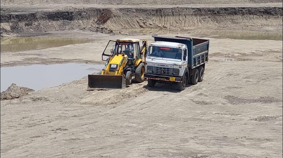 Allegation of frequent administration of lake soil in Nari village of Bhavnagar