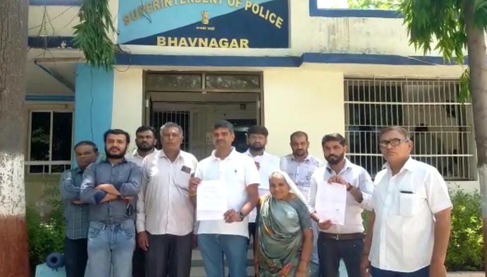 Bitter experience of Songarh police to a farmer suffering from usury: The entire matter has been submitted to the district police chief Ravindra Patel.