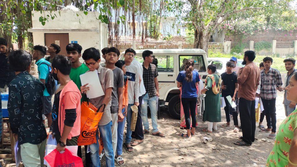 Bhavnagar Development Caste Welfare Office stayed till late night and issued the certificates