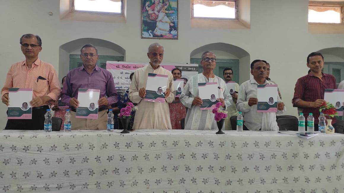 Distribution of books to students at Sehore Education Society with donations from a Mumbai-based donor.