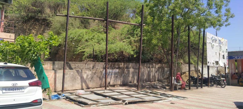 As a vigil against Biparjoy, dangerous hoardings were taken down around Wadla Chowk in Sehore