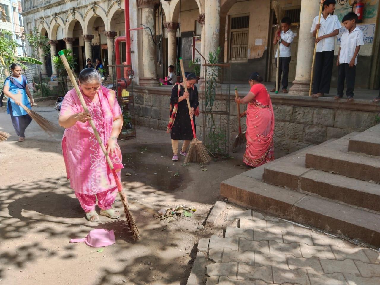 Bhavnagar; Mission Bhavnagar program was held at Ambika Primary School No.7 of Nagar Primary Education Committee.