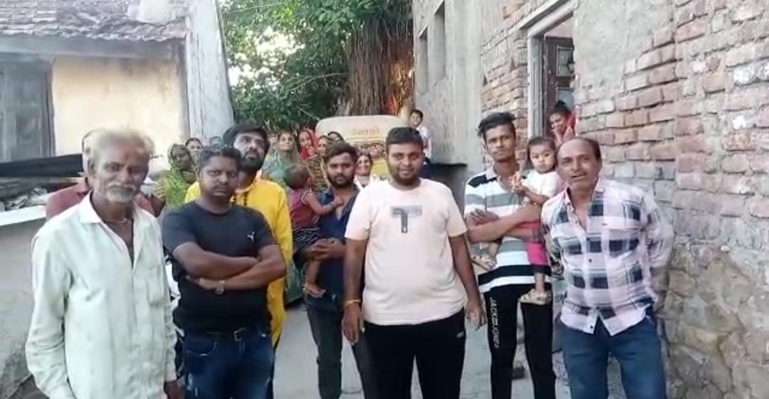 In Parmar Street of Sihore, some families are not getting enough water for the last three times