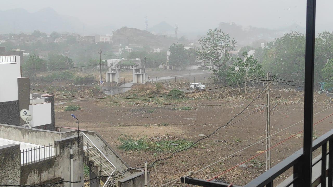 'Cloudy' ahead of Cyclone Biporjoy: Afternoon showers in Sihore with gusty winds