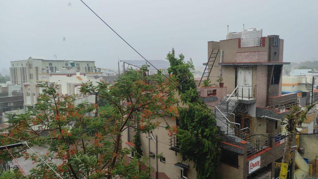 'Cloudy' ahead of Cyclone Biporjoy: Afternoon showers in Sihore with gusty winds