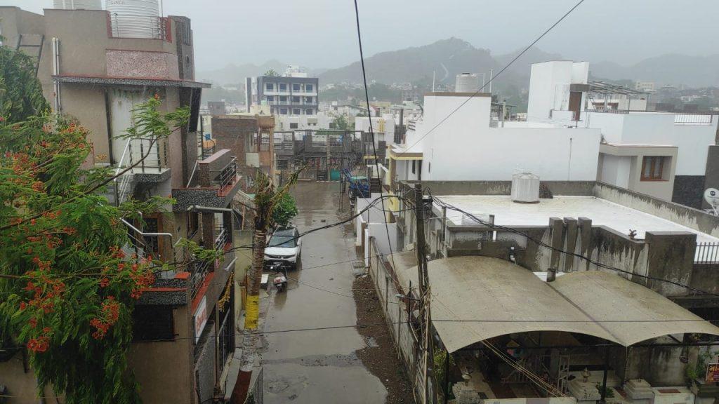 'Cloudy' ahead of Cyclone Biporjoy: Afternoon showers in Sihore with gusty winds