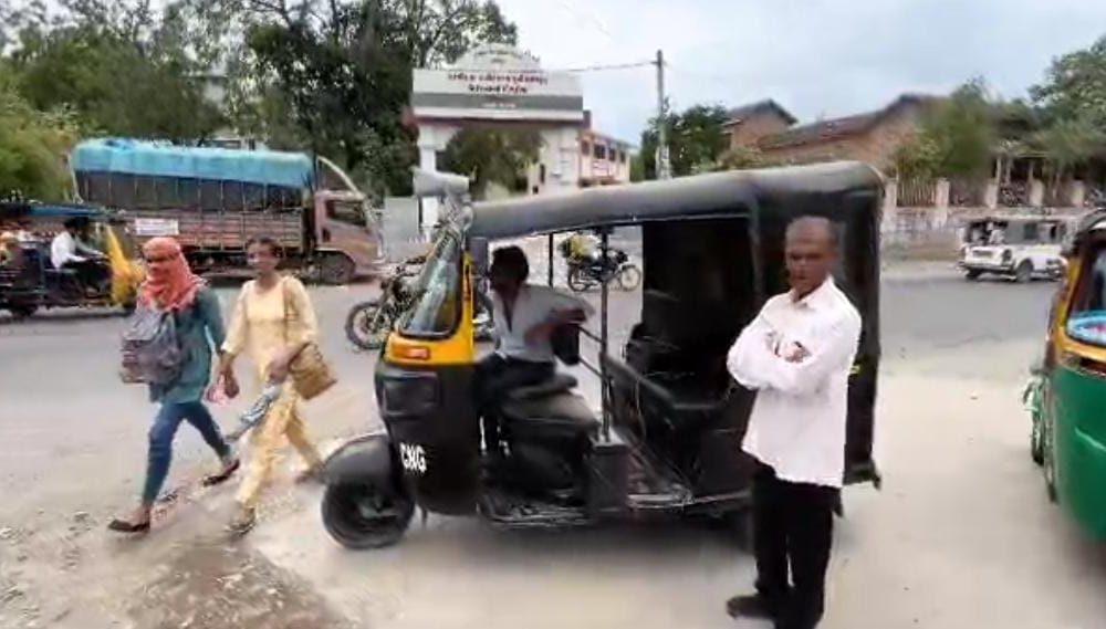 A new attempt; Sihore municipality alerted people of the storm by turning a rickshaw with a mike