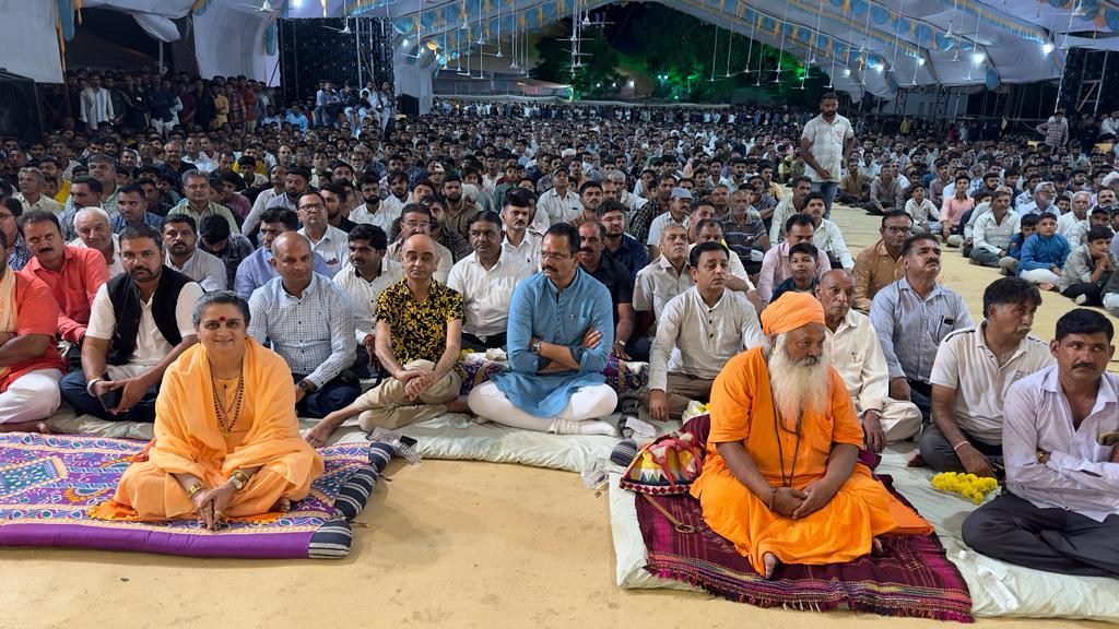 Heavy deployment of Jugalbandi of Mayabhai Ahir and Rajbha Gadhvi in the midst of historic Janamed at Rajpara village of Sihore.