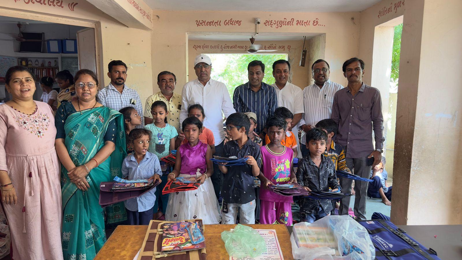 School entrance festival and girl child education made parents aware of education; Entrance festival was held at Sihore Balaji Nagar Primary School