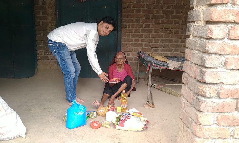manish-ashra-a-young-man-from-sihore-celebrated-his-birthday-in-a-unique-way-by-distributing-food-kits-and-sweetmeats-to-needy-families
