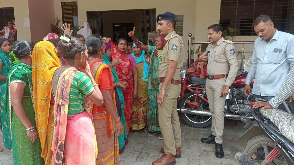 the-women-of-ward-no-9-of-sihore-made-a-fuss-for-water-when-the-municipality-reached-with-the-question-no-one-was-present