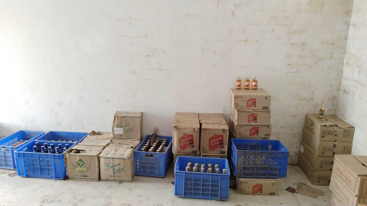 police-seized-more-than-two-lakh-worth-of-liquor-and-beer-from-the-possession-of-sehores-notorious-bootlegger-jayesh-bhanji