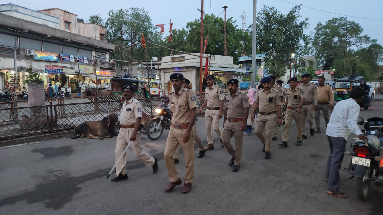 preliminary-preparations-for-the-rath-yatra-police-patrolling-the-city-for-the-rath-yatra-leaving-from-sihore-checking