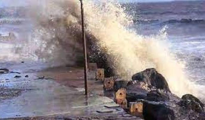 Biporjoy Cyclone Impact Begins in Bhavnagar District: Half an Inch of Rain in the Afternoon with High Wind, Three People Injured in Mahuva, Many Evacuate
