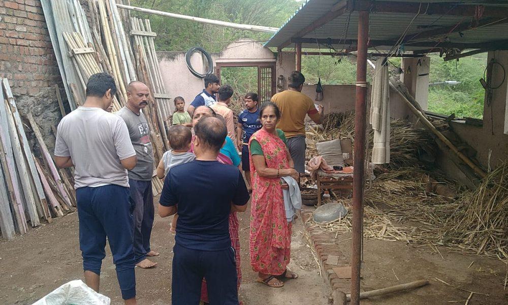 LEOPARD IN RESIDENTIAL AREA - Leopard jumps 3 feet wall on Rukhda Street in Sehore, enters enclosure, mauls calf