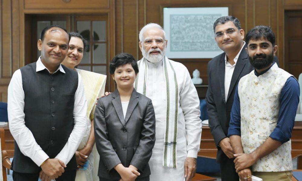 Anvi Zazrukiya honored with the 'Genius Yogini of the Year' award by the Chief Minister.