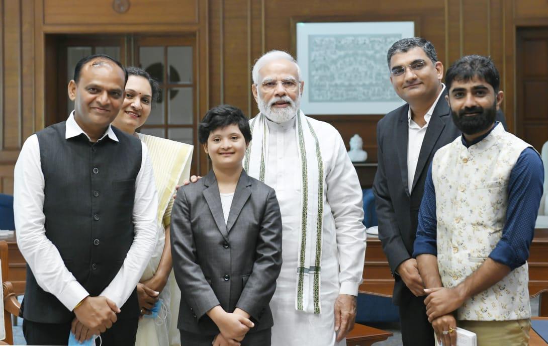 Anvi Zazrukiya honored with the 'Genius Yogini of the Year' award by the Chief Minister.