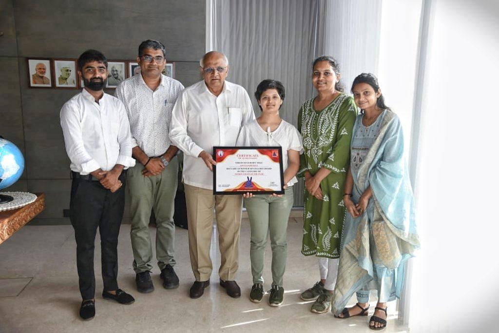 Anvi Zazrukiya honored with the 'Genius Yogini of the Year' award by the Chief Minister.