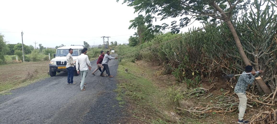 Salutations to your service; The electricians of Sehore PGVCL risked their lives to turn on the electricity