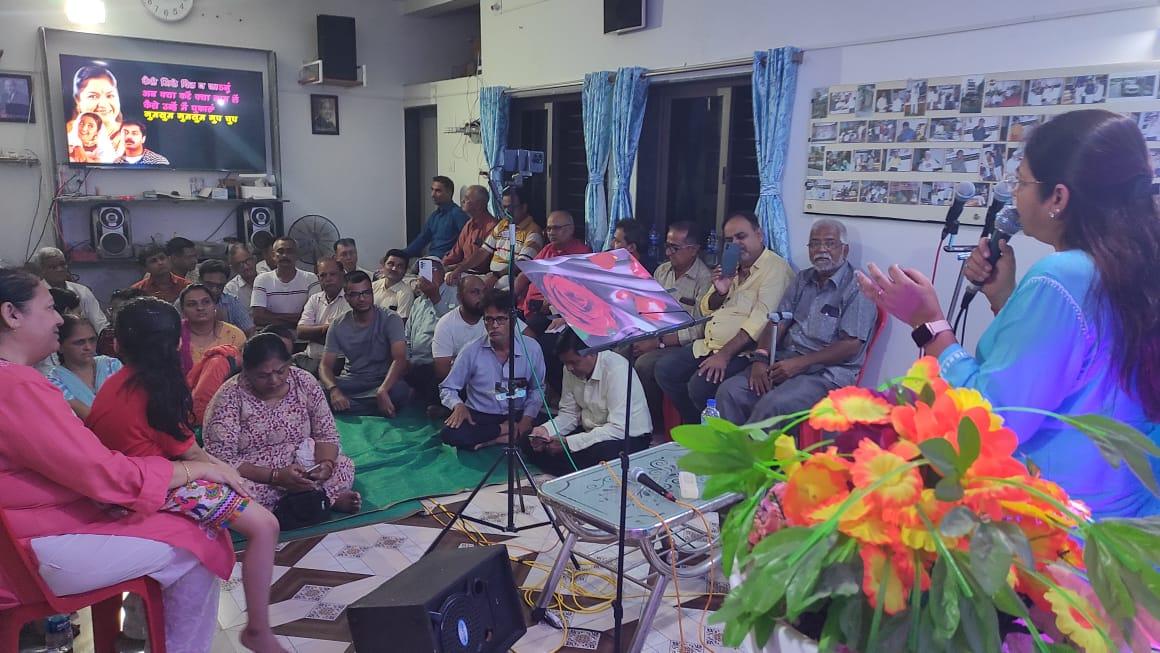 The confluence of Rafi-Latta-Mukesh-Kishore... Old songs rained at the house of Amin Soda Wala in Sihore.