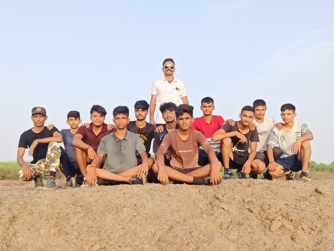 Organizing free physical training for everyone in Bhavnagar keeping in mind the upcoming defense recruits