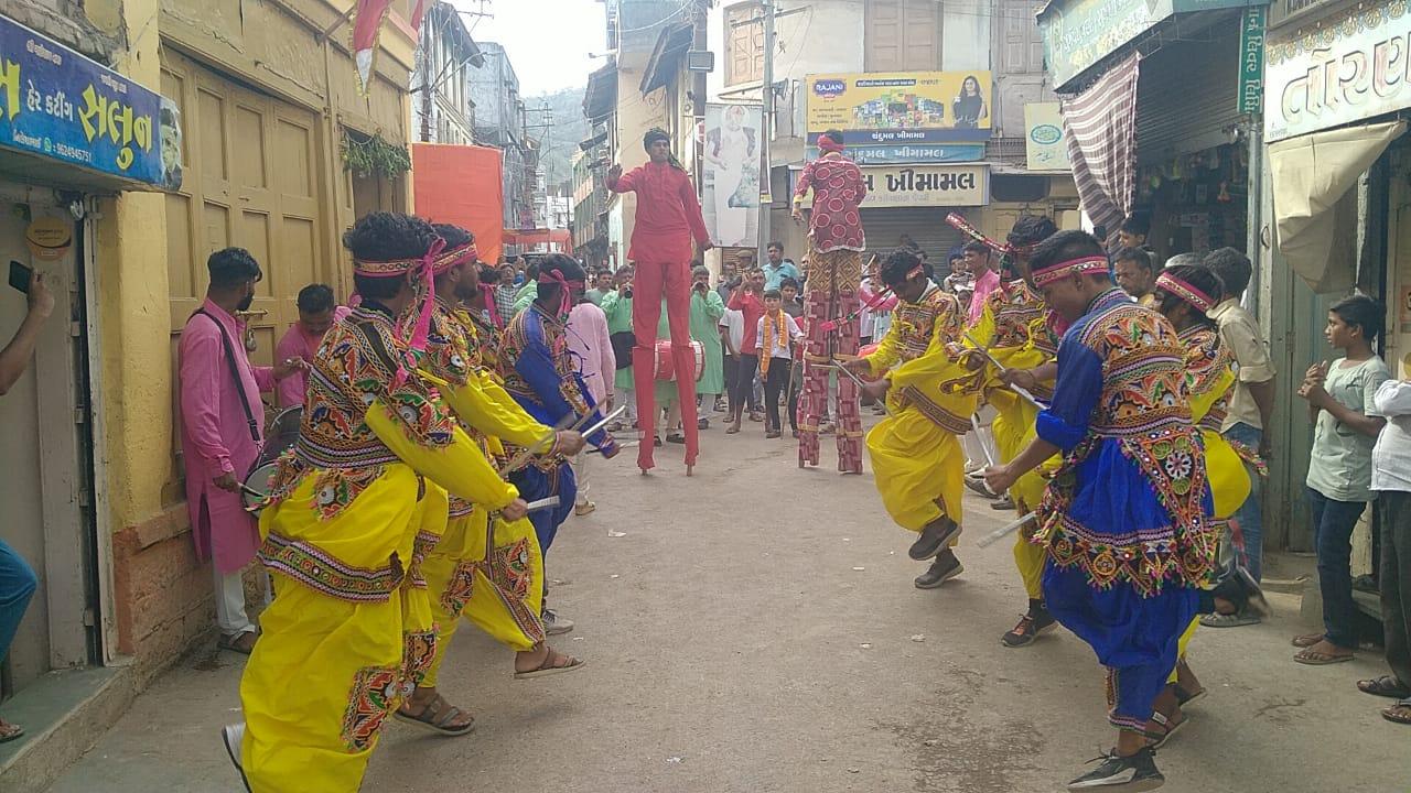 O Jagannathji, do good to all: Sihore PI Bharwad started the Rath Yatra by pulling the chariot