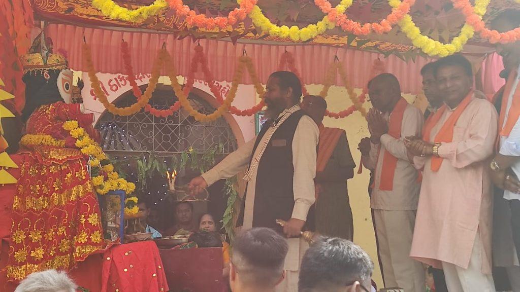 Magnificence... Ghodapur of faith and joy... self-discipline in spite of stubborn fatness... the sound of 'Jai Ranchhod, Makkachchor' is everywhere...
