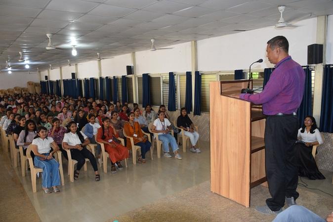 A welcome party was held at Bhavnagar Nandkunwarba Mahila College