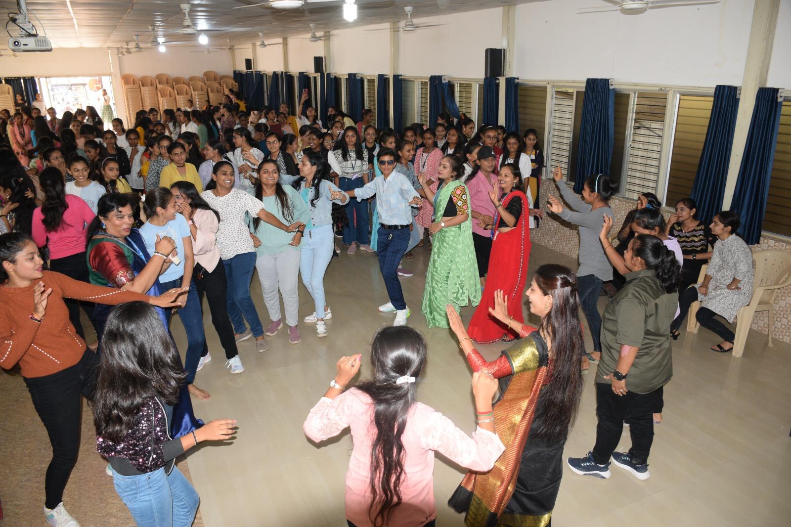 A welcome party was held at Bhavnagar Nandkunwarba Mahila College