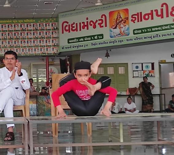 Young age great achievement ; At the age of 10, even the names of the asanas are hard to remember, but Ryan Ganiani of Sehore does more than 20 asanas.