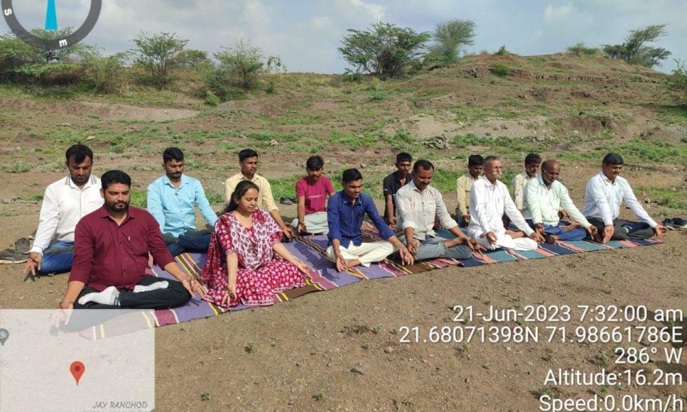 Celebration of International Yoga Day by Khambha Gram Panchayat of Sihore under the guidance of Sarpanch