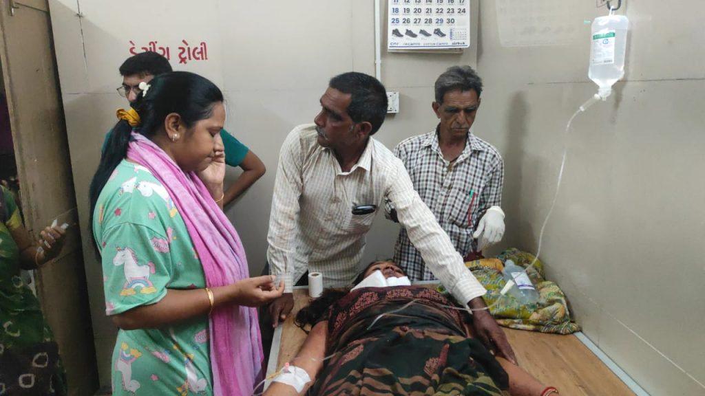 raju-vaghela-a-resident-of-keshavnagar-sihore-took-his-wife-to-the-kannada-border-and-inflicted-the-sharp-weapon-wounds-the-condition-is-serious