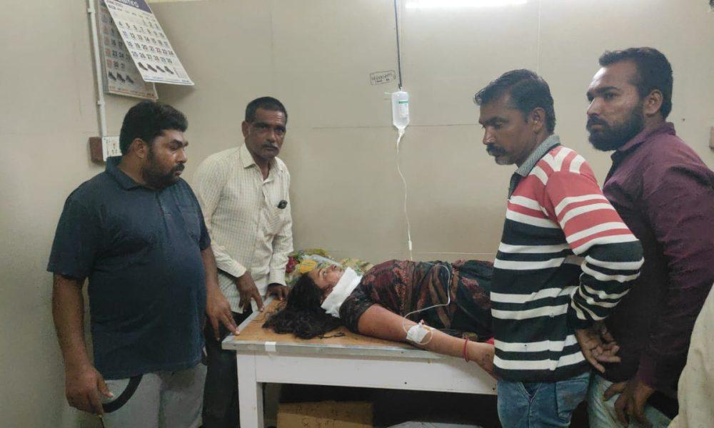 raju-vaghela-a-resident-of-keshavnagar-sihore-took-his-wife-to-the-kannada-border-and-inflicted-the-sharp-weapon-wounds-the-condition-is-serious